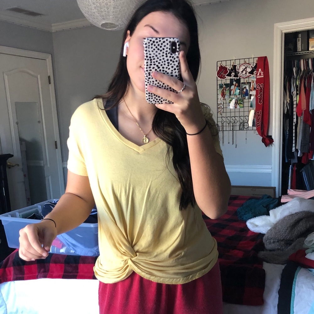 v-neck basic tee
